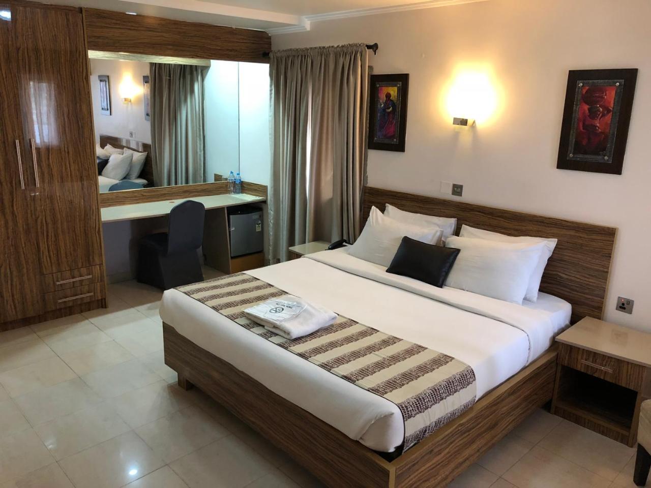 Lekki Waterside Hotel Bamgbose Exterior photo