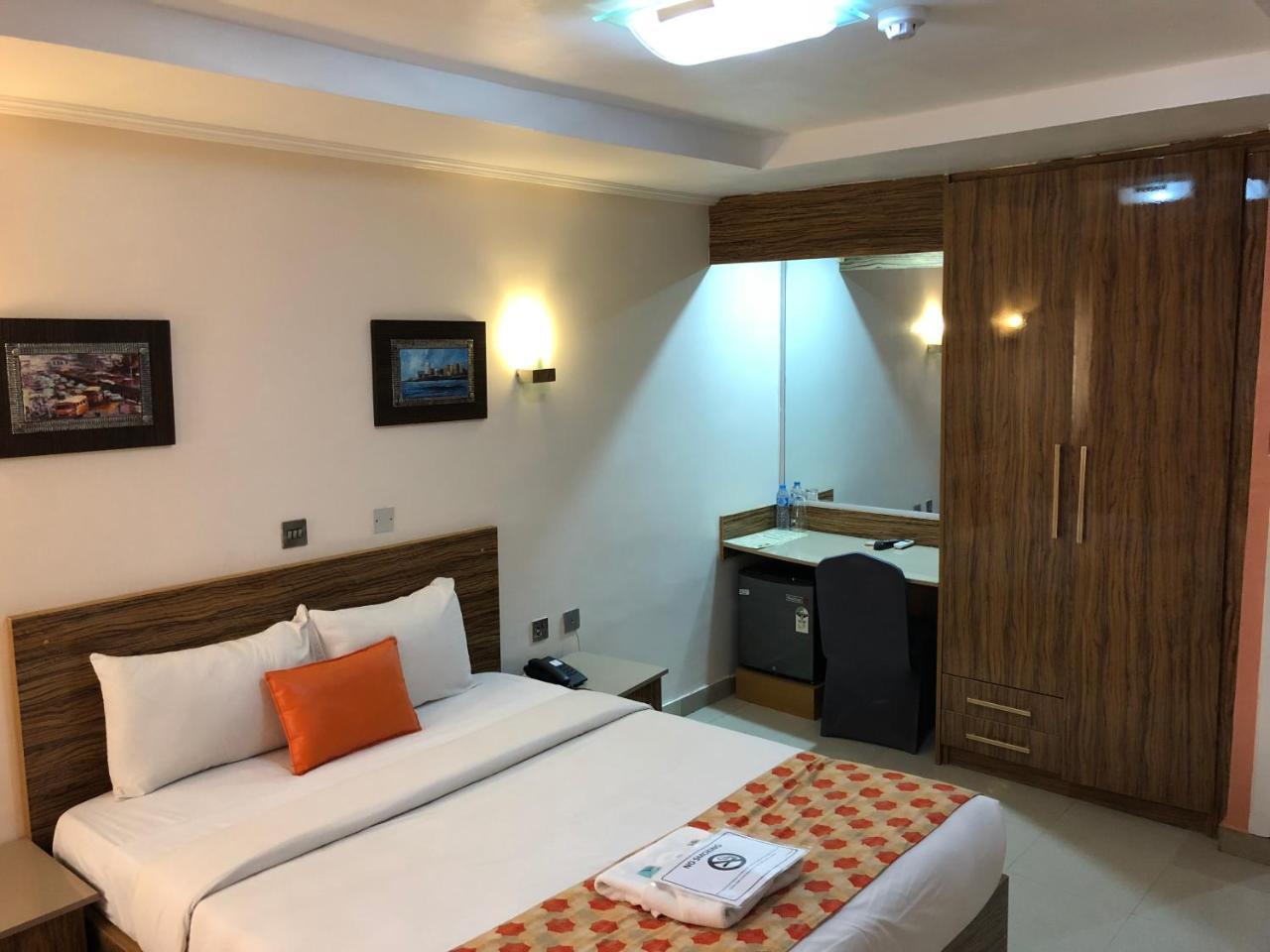 Lekki Waterside Hotel Bamgbose Exterior photo